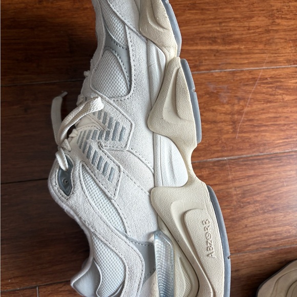 New Balance 9060 Sneakers Sea salt with concrete and silver metallic - Picture 4 of 7